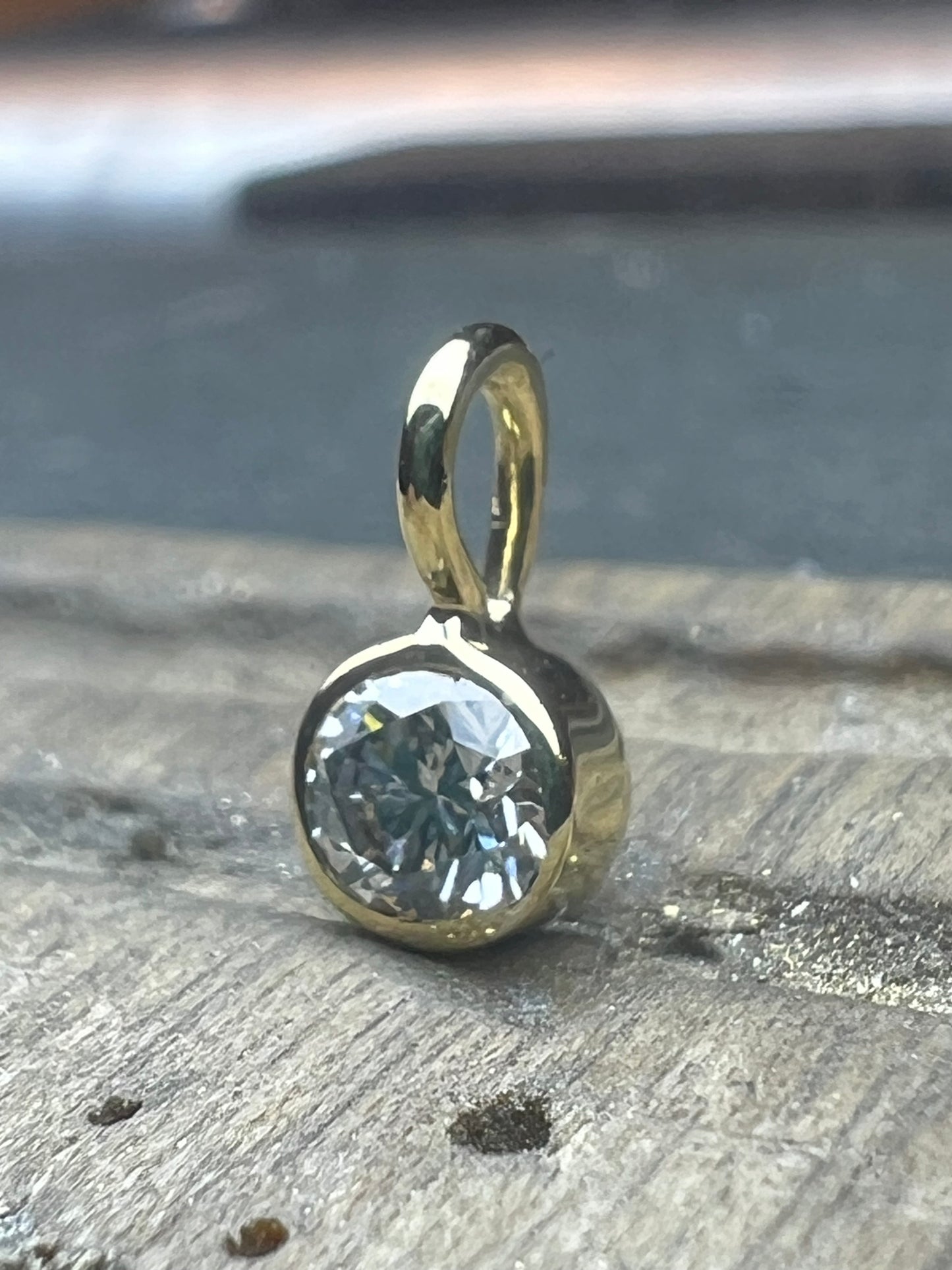 Lab-Grown Diamond (0.25ctw) Bezel Pendant (18K Yellow)