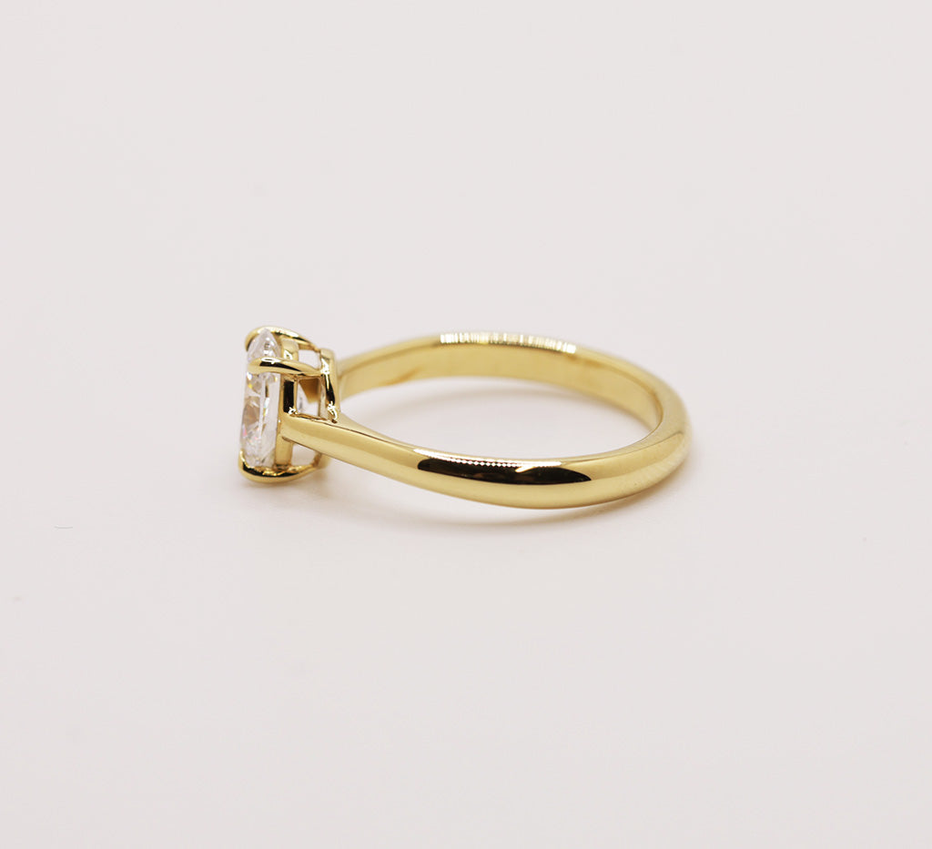 Oval Solitaire Lab-Grown Diamond 0.96ct (18K Yellow Gold)